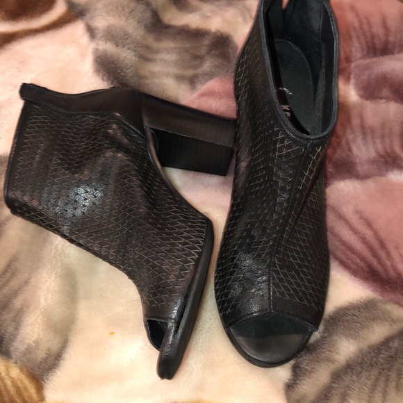 Kenneth Cole Peep Toe Booties 7.5 - Picture 2 of 8